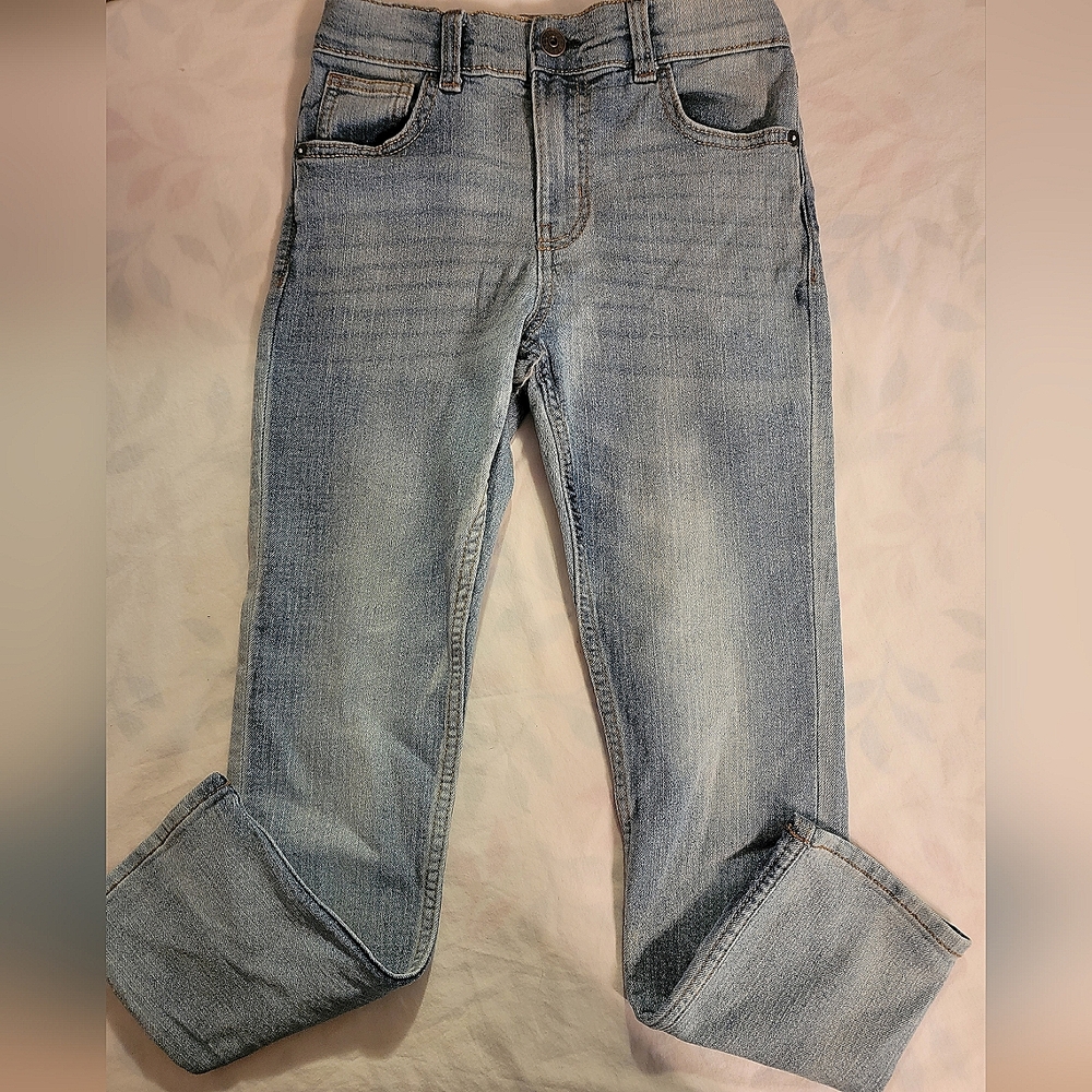 OshKosh Skinny jeans, boys size 8, light wash. Great shape. Adj waist.
